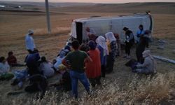 Diyarbakır’da tarım işçilerini taşıyan minibüs şarampole yuvarlandı: 13 yaralı