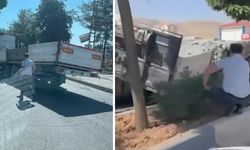Dorsesi çöken tır yolu kapattı, tonlarca parke yere savruldu