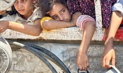 Gazze Hükümeti: 100 binden fazla çocuk açlık nedeniyle ölümle yüz yüze