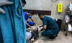 Han Yunus'taki doktorlar ölümle burun buruna hizmet veriyor