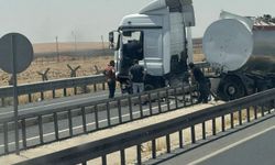 Kontrolden çıkan tanker, demir bariyerlere çarparak durabildi 