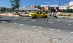 Motosikletle taksiye çarpan karı koca hayatını kaybetti