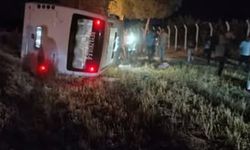 Şanlıurfa'da işçileri taşıyan servis aracı kaza yaptı: 15 yaralı