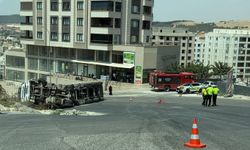 Şanlıurfa'da tır devrildi: Sürücü yaralandı