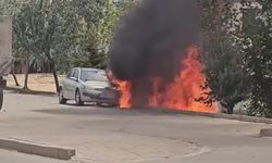 Şırnak’ta park halindeki araç alev aldı