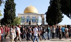 Siyonist Yahudiler Mescid-i Aksa'ya baskın düzenledi