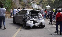 Araç seyircilerin arasına daldı: 2 ölü, 18 yaralı