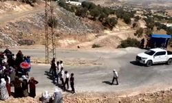 Köylerinde devam eden su sıkıntısı nedeniyle yol kapatarak eylem yaptılar
