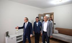 Malatya Valisi Yavuz deprem konutlarını yerinde inceledi