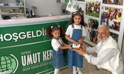 Minik kardeşler kumbaralarını Gazze için bağışladı