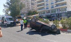 Otomobil bariyere çarpıp takla attı: 1 yaralı