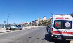 Otomobil su kanalının korkuluklarına çarptı: 1 yaralı 