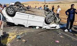 Siirt’te otomobil kepçeyle çarpıştı: 2’si çocuk 6 yaralı