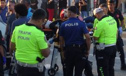Ticari taksi orta refüje çarparak devrildi: 1 yaralı