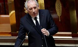 Fransa'da hükümet düştü