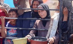 Gazze'de açlık can almaya devam ediyor: Son 24 saatte 7 şehit