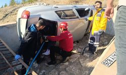 Malatya'da kontrolden çıkan otomobil devrildi: 3 yaralı