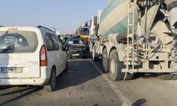 Mardin’de iki araç ile beton mikseri çarpıştı: 2’si ağır 5 yaralı 