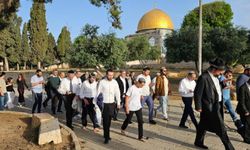 Siyonist Yahudiler Mescid-i Aksa'yı bastı, Talmudik ayinler yaptı