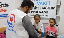 Yetimler Vakfı'ndan Gaziantep'te onlarca yetim öğrenciye kırtasiye desteği