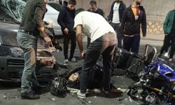 Batman'da hafif ticari araç ile iki motosiklet çarpıştı: 6 yaralı