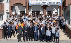 Büyükşehir Belediye Başkanı Er, Mevlâna Ortaokulu öğrencileriyle bir araya geldi