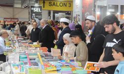 Diyarbakır Kitap Fuarı 2'nci gününde de yoğun ilgi görüyor