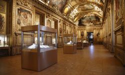 Fransa'daki Louvre Müzesi'nden tarihi mücevherler çalındı