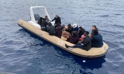 İzmir açıklarında 14 düzensiz göçmen kurtarıldı