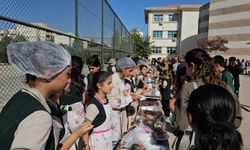 Mardin’de ortaokul öğrencilerden Gazze yararına kermes 