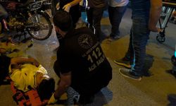 Şanlıurfa’da motosiklet park halindeki araca çarptı: 2 yaralı