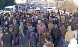 Besiciler, hayvan pazarının açılması talebiyle yol kapattı