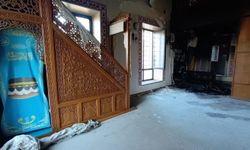 Bitlis’te çıkan yangında cami kullanılmaz hale geldi