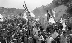 Cezayir, Fransa'nın soykırım dolu sömürüsünden 71 yıl önce başlattığı devrimle bağımsızlığına kavuştu