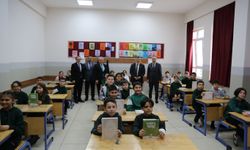 “Dersimi Seçiyorum Kur’an’ımı Alıyorum” projesi kapsamında öğretmenler ve öğrencilere anlamlı hediye