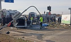 Diyarbakır’da 3 aracın karıştığı kaza: 2 ölü, 3 yaralı