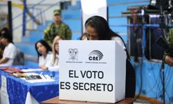 Ekvadorlular referandumda yabancı askeri üsleri reddetti