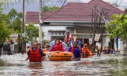 Endonezya’da sel ve toprak kaymalarında ölenlerin sayısı 248’e ulaştı
