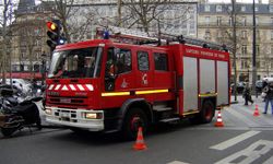 Fransa'da 3 katlı binada çıkan yangında 5 kişi öldü