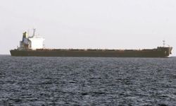 İran, Hürmüz Boğazı'nda bir tankeri alıkoydu