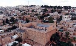 İşgalci rejim, El Halil'deki İbrahim Camisi'ni Müslümanlara kapattı