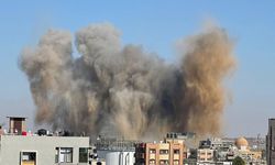 İşgalciler Doğu Gazze'yi hedef aldı: Hava ve topçu saldırılarında evler yıkıldı