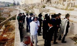 İşgalciler Kudüs'teki Babürrahme Mezarlığı'na saldırıyor: Sahabelerin mezarları tahrip ediliyor