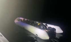 İzmir açıklarında 23 düzensiz göçmen yakalandı