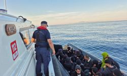 İzmir açıklarında 26 düzensiz göçmen kurtarıldı