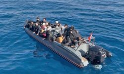İzmir açıklarında 28 düzensiz göçmen yakalandı