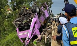 Kamboçya'da otobüs kazası: 13 ölü, 24 yaralı
