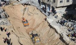 Kızılhaç ve Kassam ekipleri esirlerin cesetlerini çıkarmak için Doğu Gazze'ye girdi