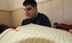 Kur'an sevgisiyle büyüyen görme engelli Zeynelabidin hafız olmak için aralıksız çalışıyor 
