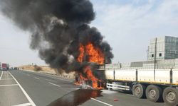 Malatya'da inşaat malzemesi yüklü tırda yangın çıktı